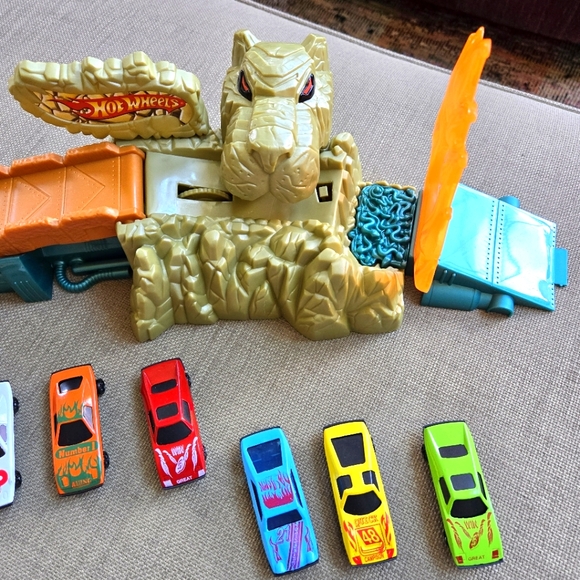 Rare, Vintage, Hot Wheels Dinosaur Track Play Set, 7 Hot Wheels Cars - Picture 5 of 9